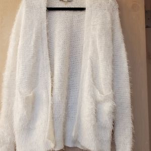 💕Beautiful white sweater💕